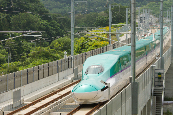 [Image: Shinkansen-Hayabusa.jpg]